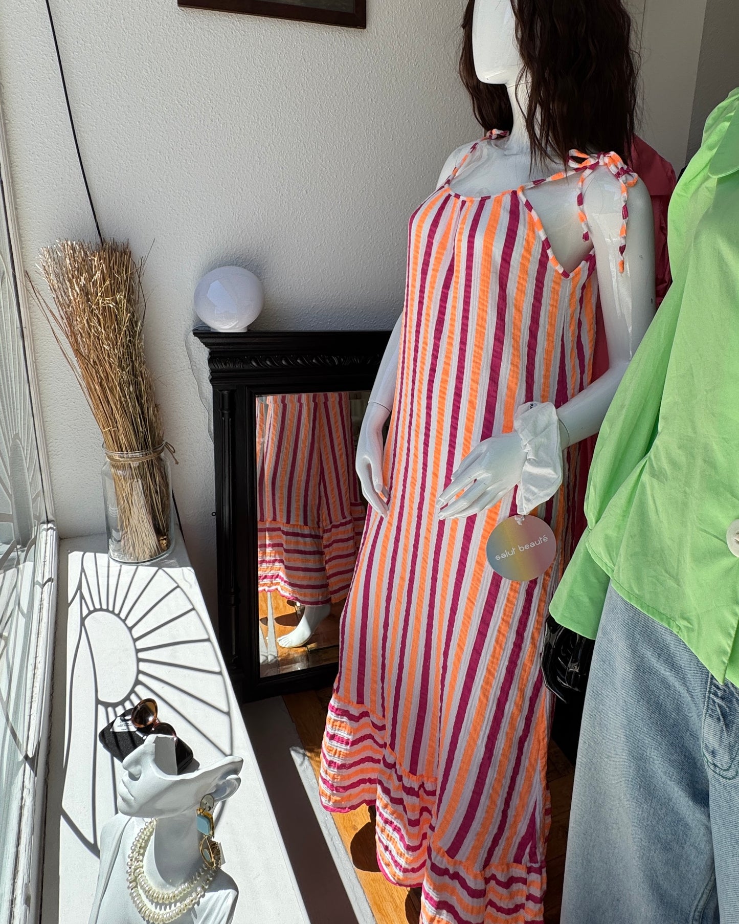 Robe longue à fines bretelles nouées gaze de coton blanc rayures rose orange TU