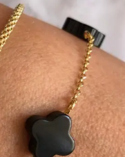 Bracelet chaîne or et croix onyx