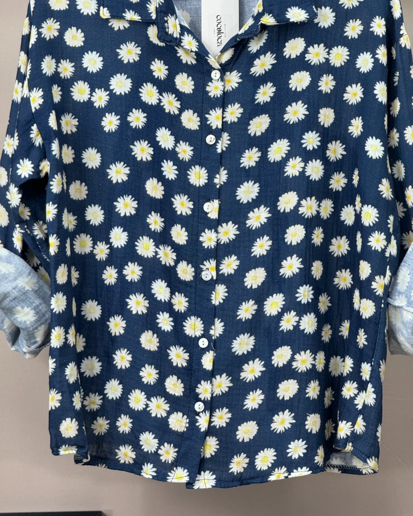Chemise gaze de coton bleu marine imprimé marguerites