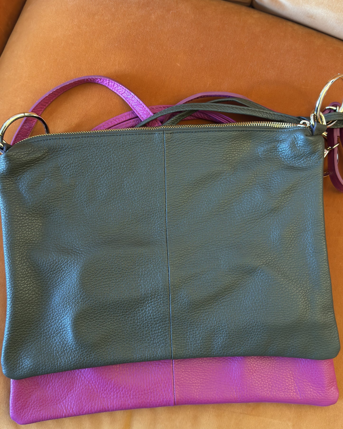 Sac porté épaule et bandoulière en cuir grainé avec anneaux