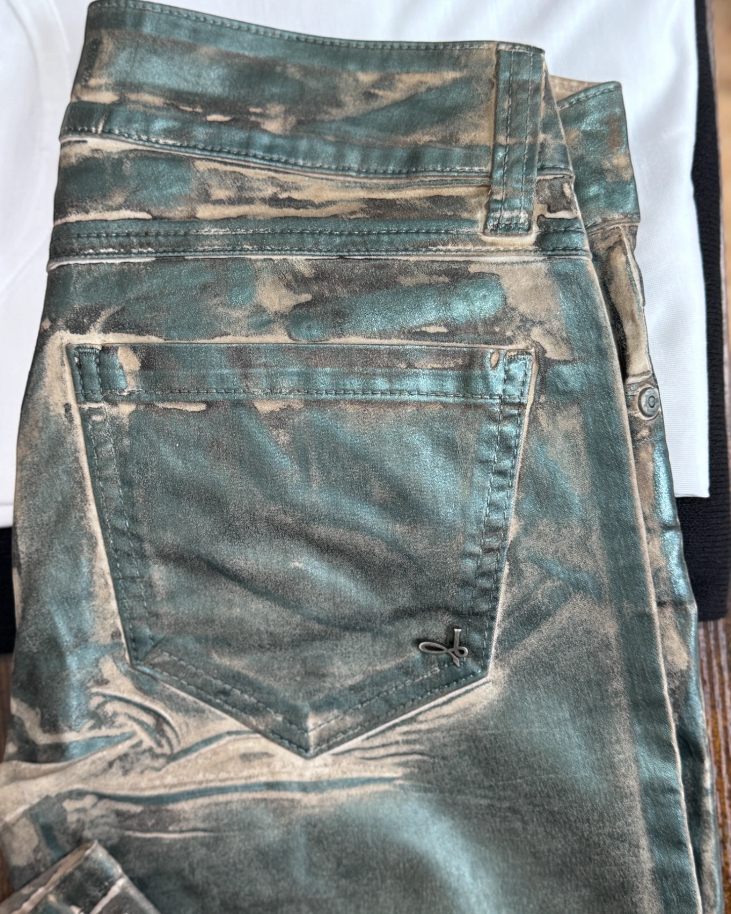 Pantalon Sexy Woman slim beige fumé effet enduit