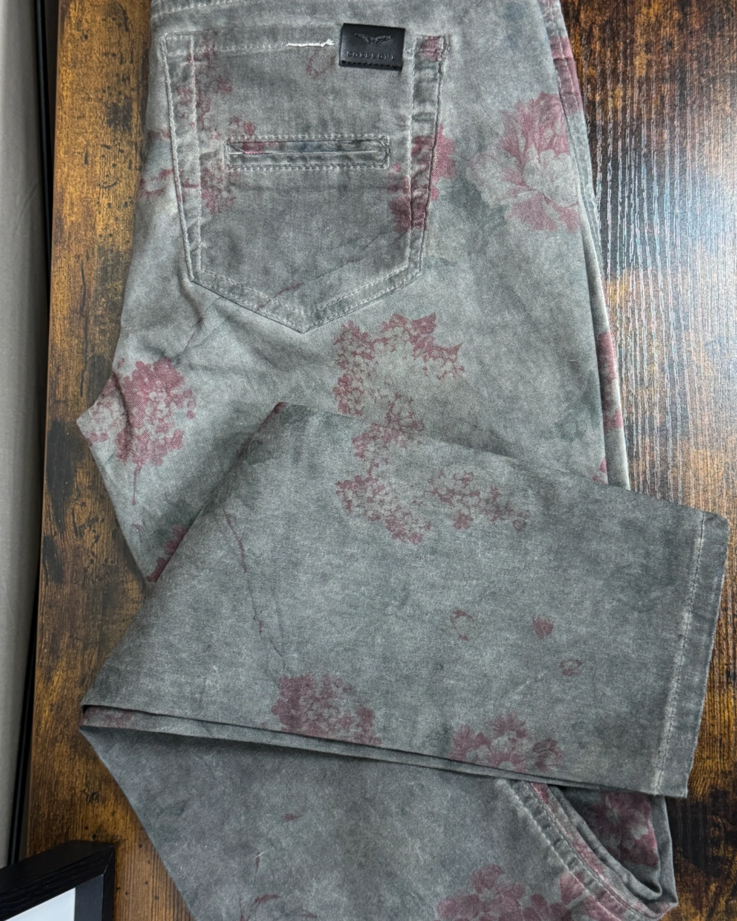 Pantalon Corleone droit gris fumé motifs floraux