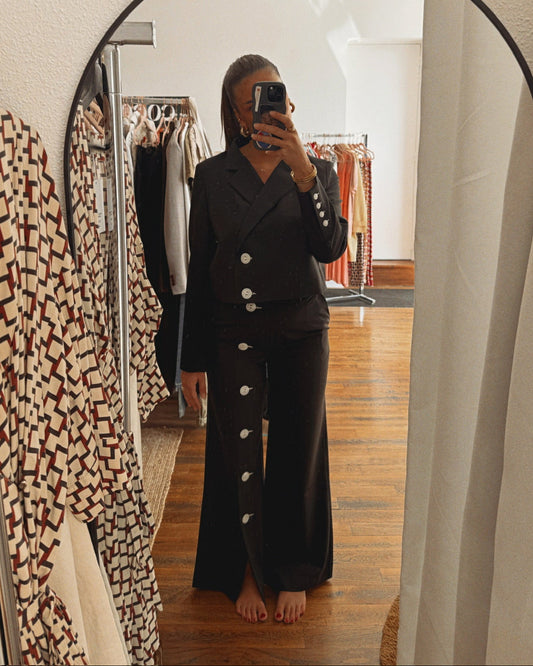 Pantalon noir - collection the air uniform - Salut Beauté porté