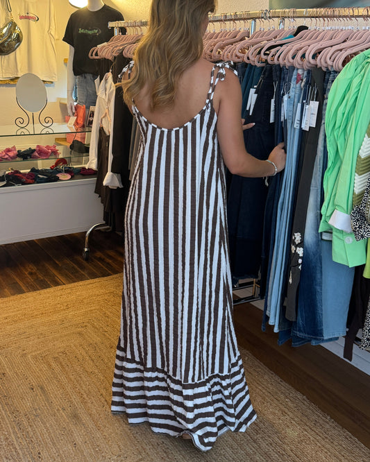 Robe longue à fines bretelles nouées gaze de coton blanc à rayures chocolat TU dos