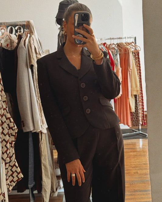 Veste noire - collection the office uniform - Salut Beauté porté