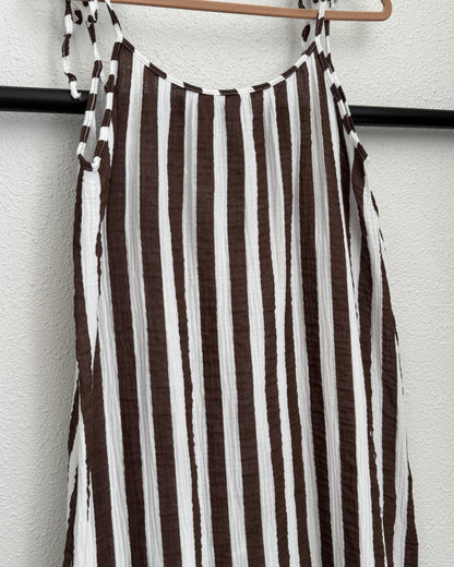 Robe longue à fines bretelles nouées gaze de coton blanc à rayures chocolat TU