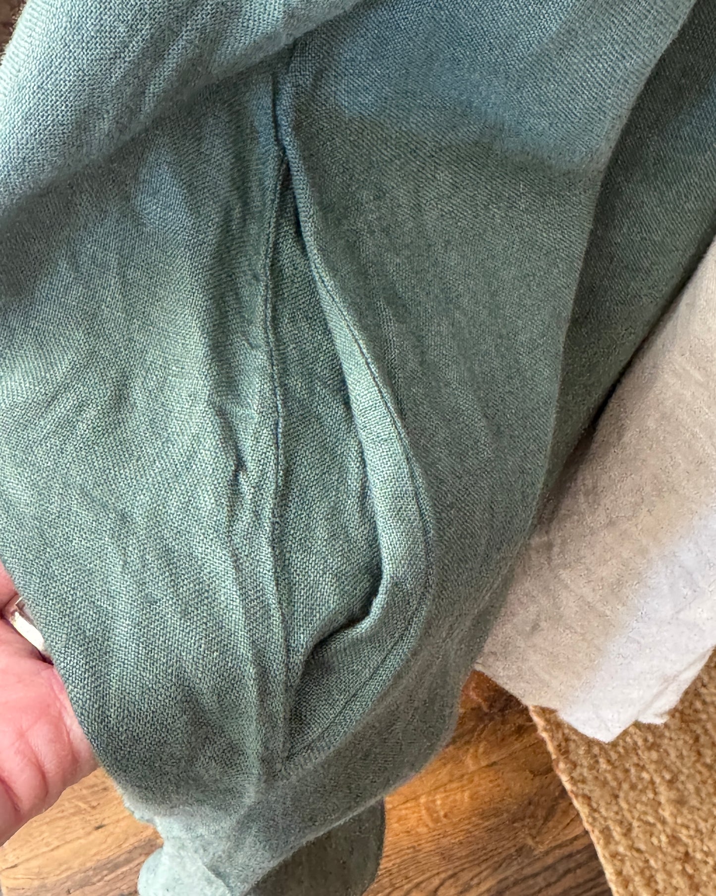 Robe en lin divers coloris évasée asymétrique col bénitier TU