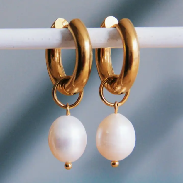 Boucles d’oreilles créoles larges en acier avec perle d’eau douce XL – doré - SO7223