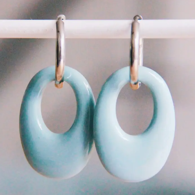 Boucles d’oreilles en acier inoxydable avec pendentif en résine - bleu vert/argent - SO7123