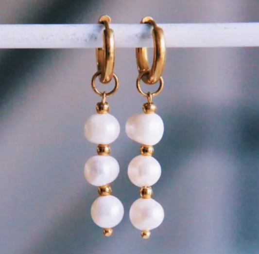 Boucles d’oreilles créoles en acier avec 3 perles d’eau douce et perles - CB3112