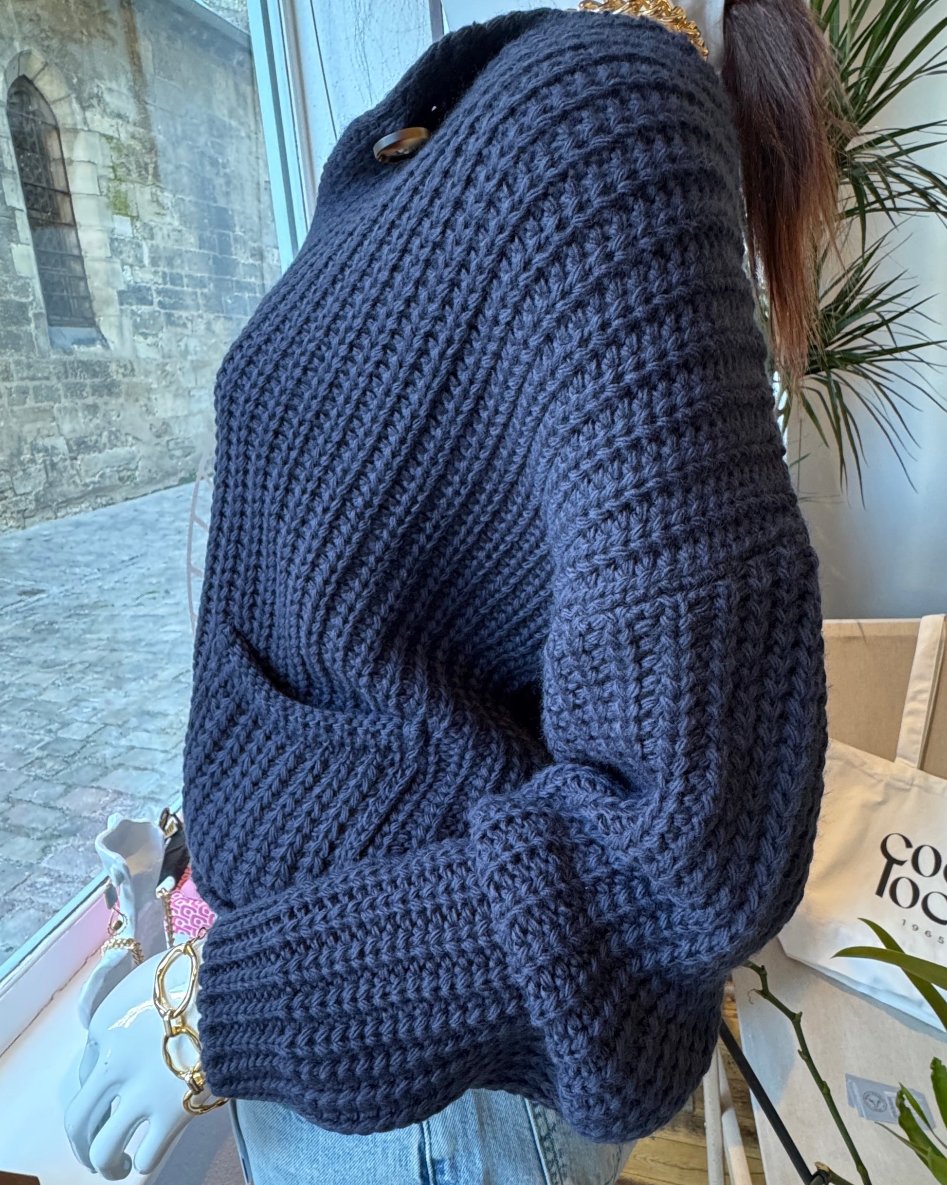 Cardigan "Cloe" en maille bleu marine côté