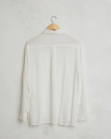 Chemise COTTYFISH blanche fluide viscose avec boutons en nacre et détails aux manches- dos