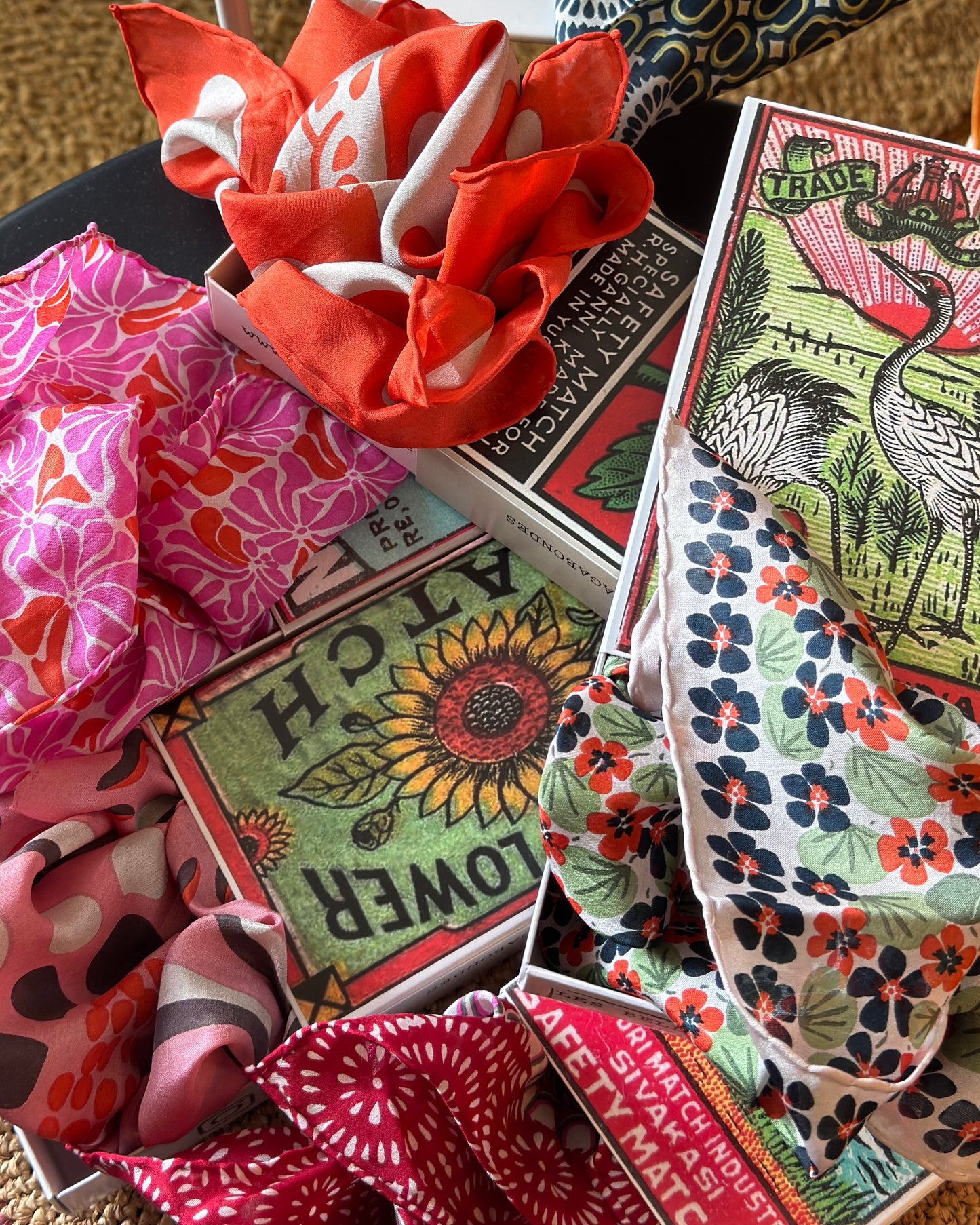 Foulard Les Belles Vagabondes carré mini en soie 50x50cm