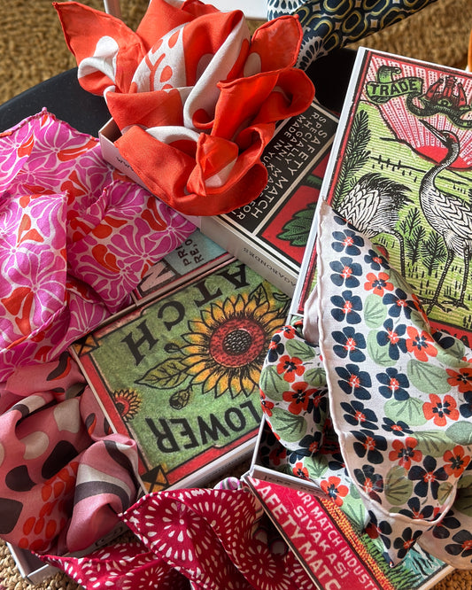 Foulard Les Belles Vagabondes carré mini en soie 50x50cm