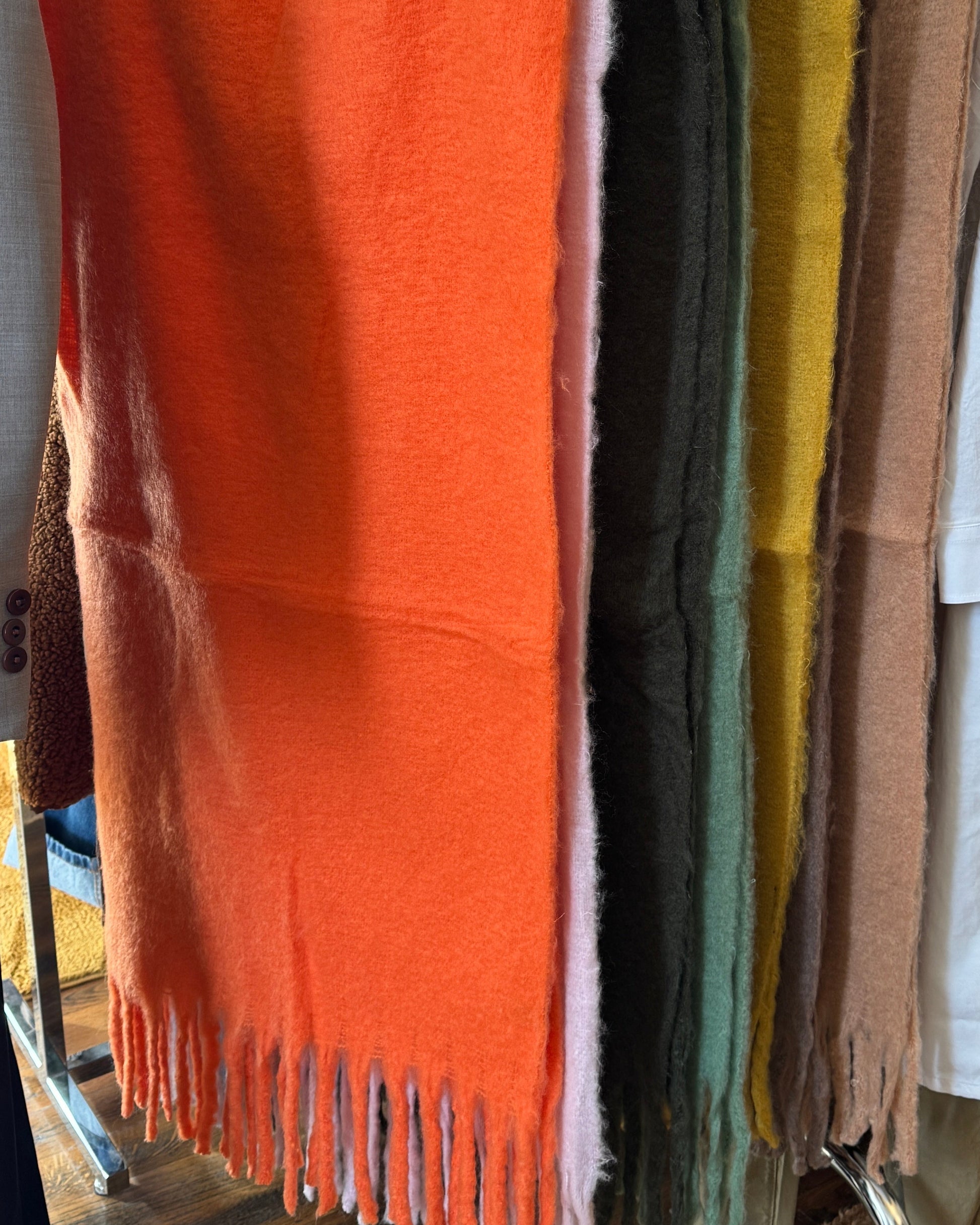 Grande écharpe à grosses franges 100% viscose