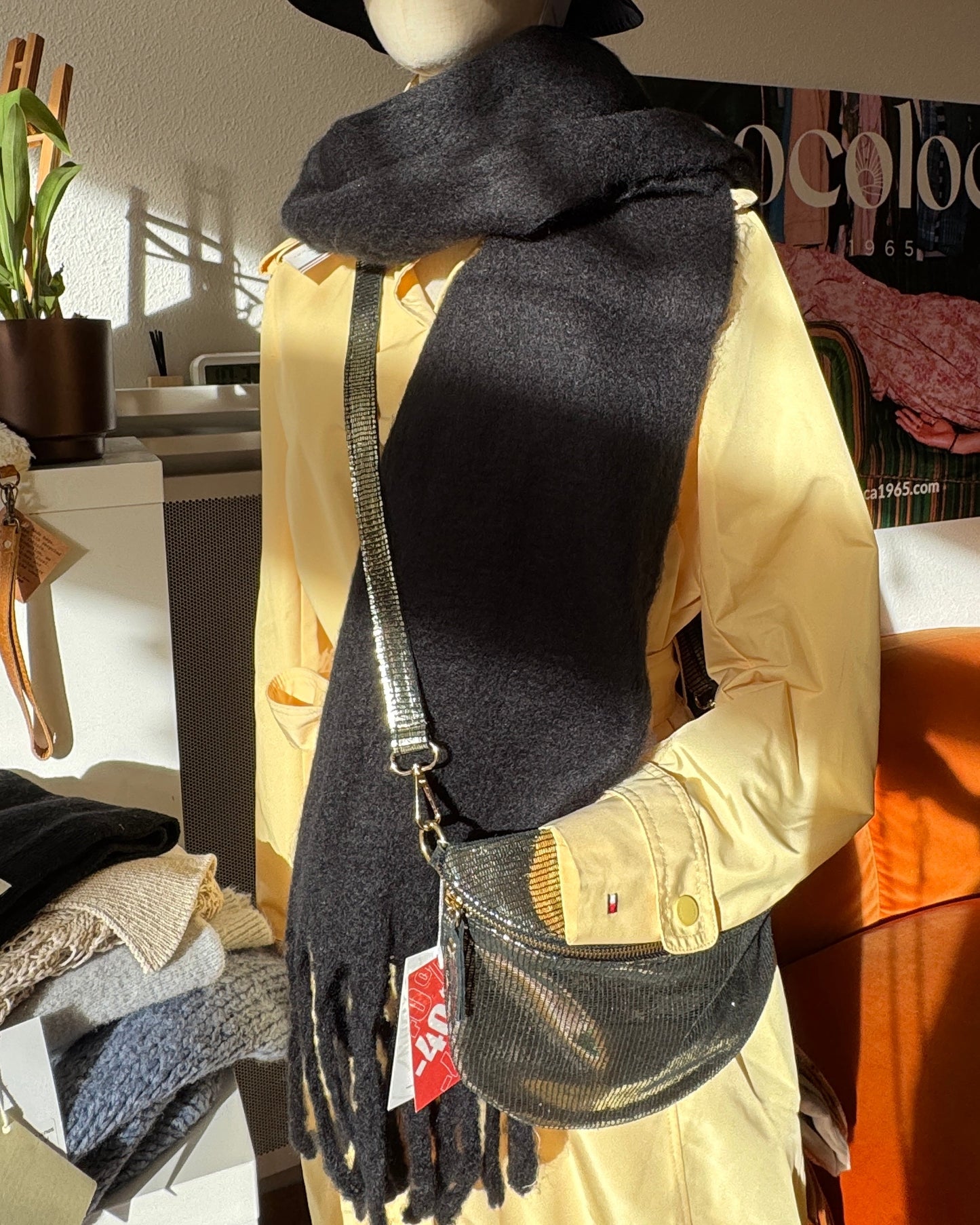 Grande écharpe à grosses franges 100% viscose noire