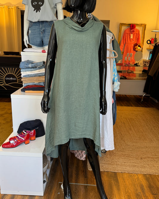 Robe en lin divers coloris évasée asymétrique col bénitier TU