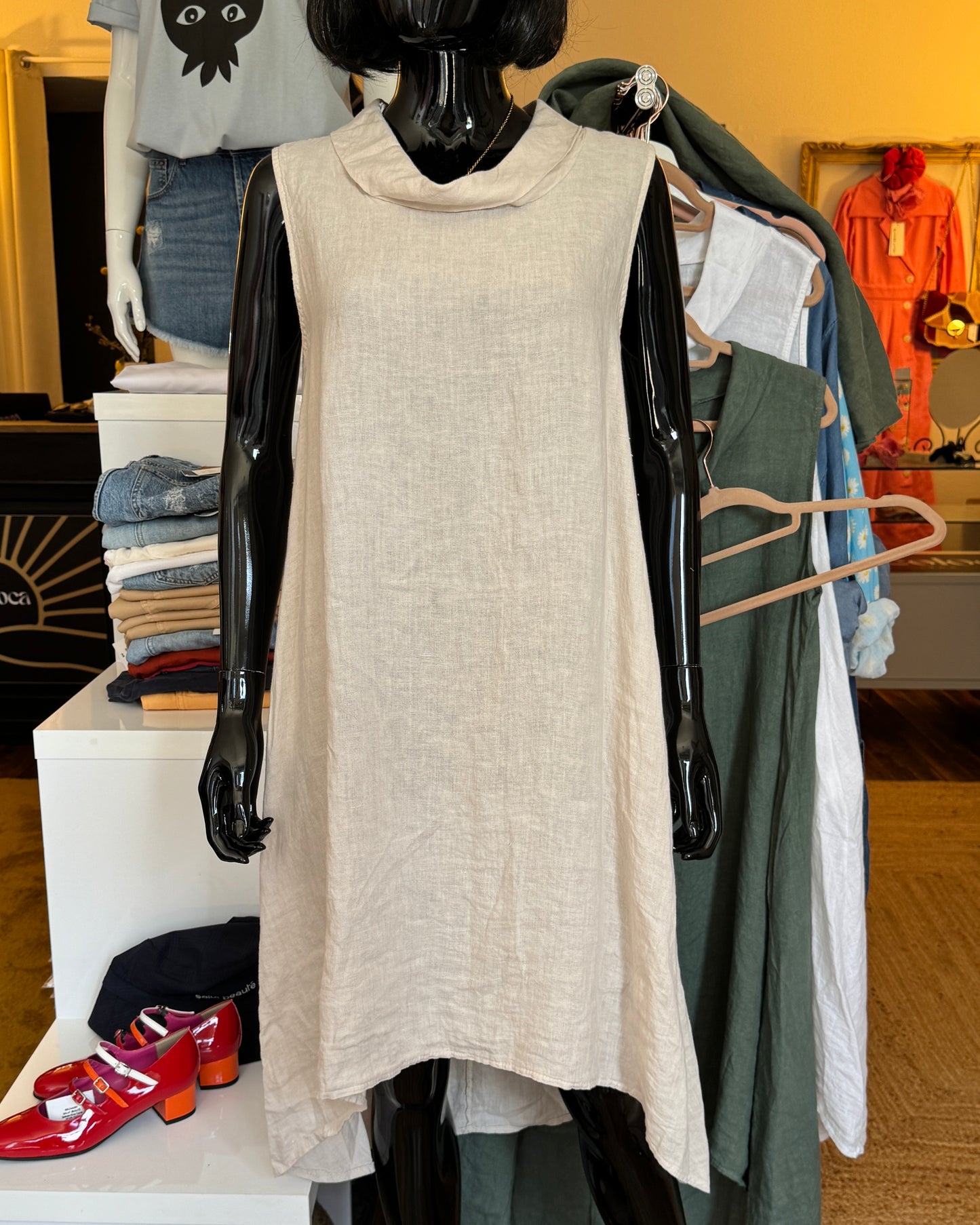 Robe en lin divers coloris évasée asymétrique col bénitier TU