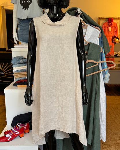 Robe en lin divers coloris évasée asymétrique col bénitier TU