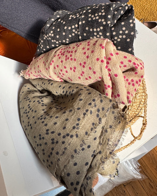 Echarpe GRANDE NORO à pois 176x100cm 100% laine fabriqué Inde