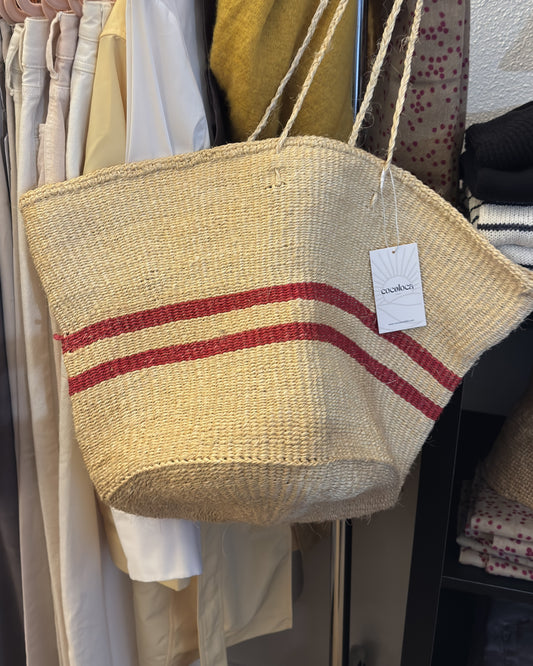 Panier Sisal grand modèle évasé clair bandes rouges Madagascar