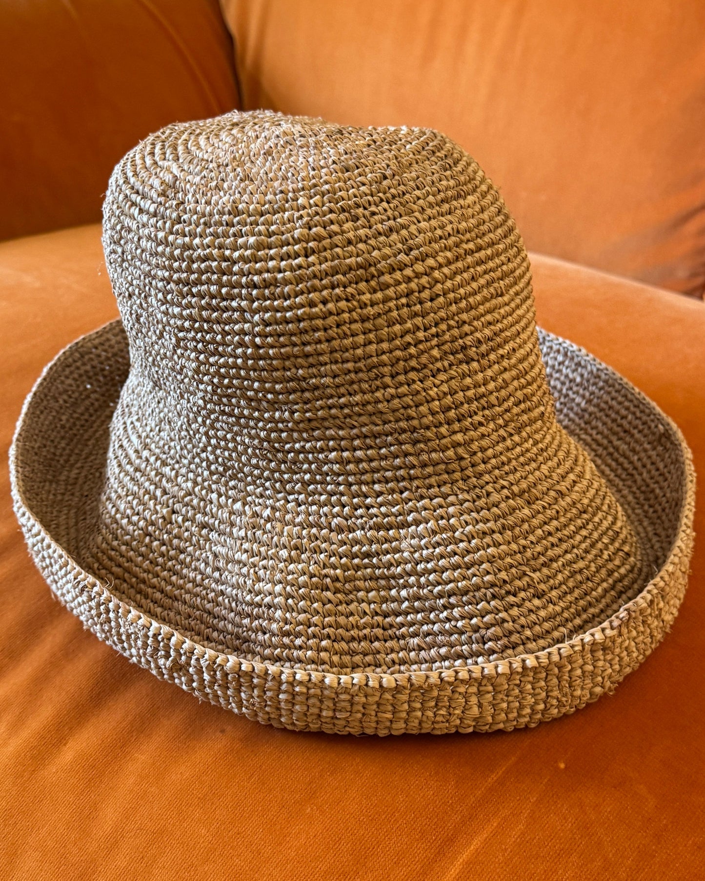Chapeau d'été NORO Paris artisanal origine Madagascar Raphia divers coloris et tailles