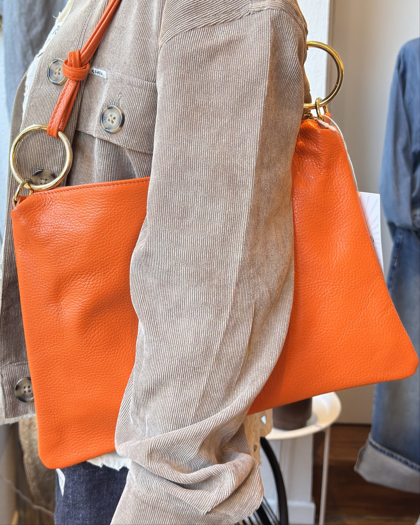 Sac porté épaule et bandoulière en cuir grainé avec anneaux