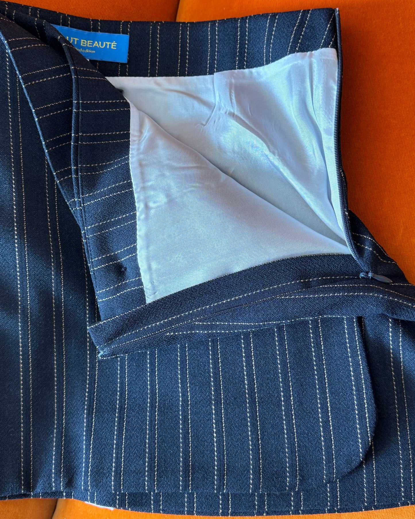 Jupe portefeuille bleu à rayures - The dandy uniform - Salut Beauté détail fermeture