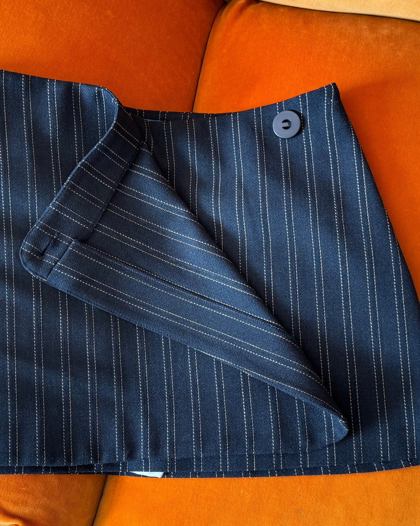 Jupe portefeuille bleu à rayures - The dandy uniform - Salut Beauté détail portefeuille