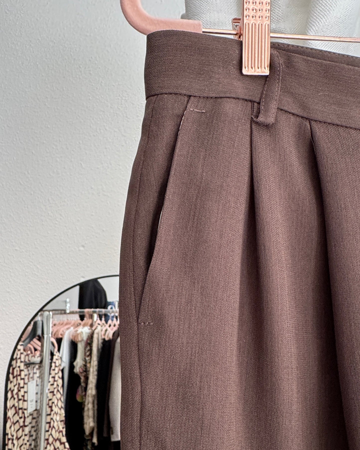 Pantalon chocolat - the city uniform - Salut Beauté détails