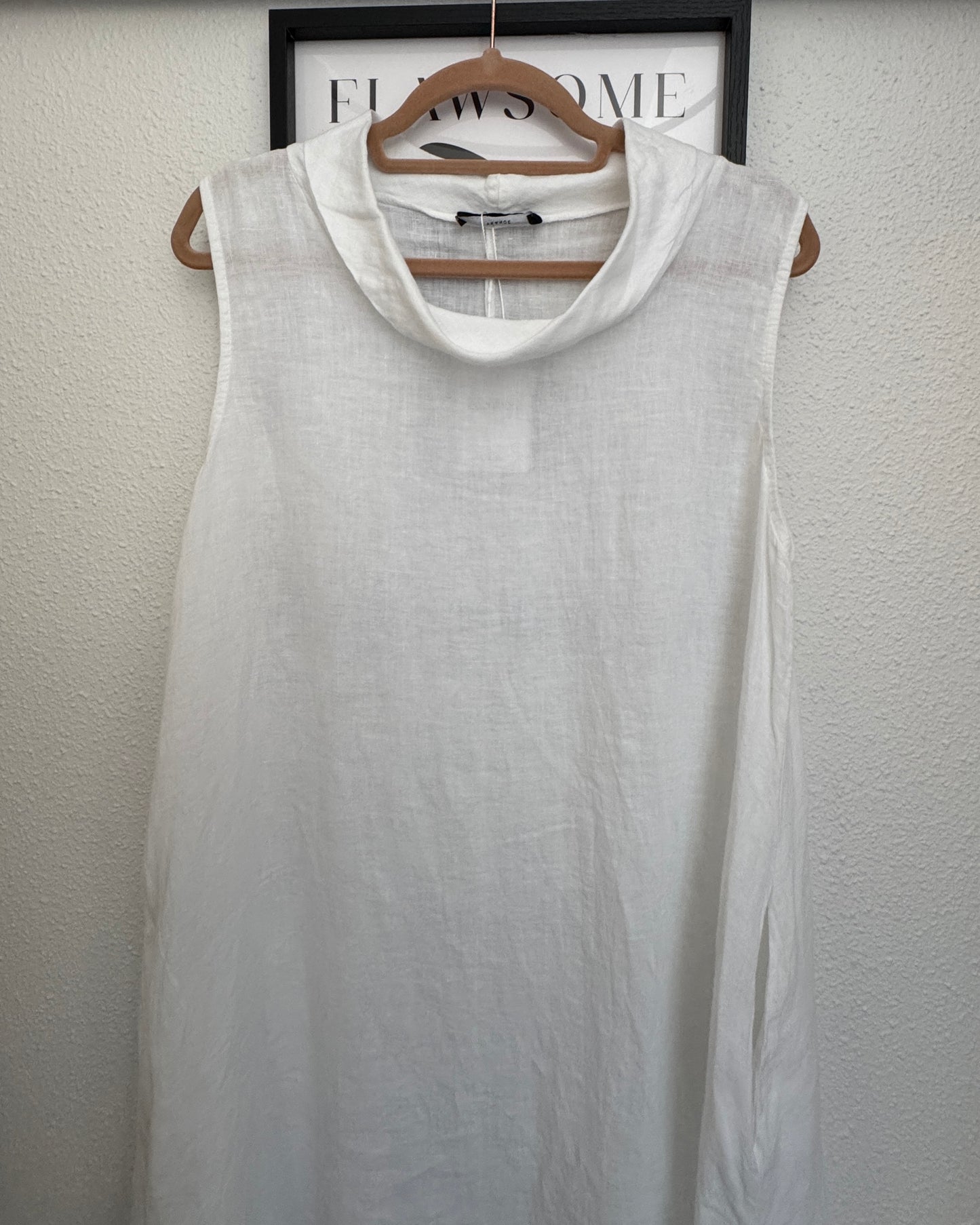 Robe en lin blanc évasée asymétrique col bénitier TU col