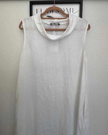 Robe en lin blanc évasée asymétrique col bénitier TU col