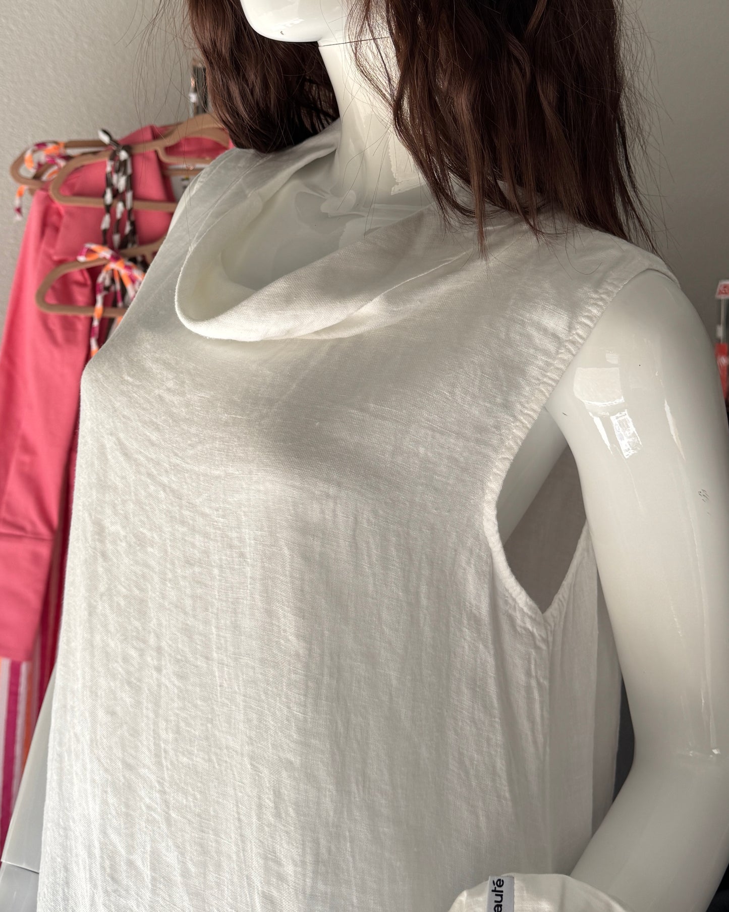 Robe en lin blanc évasée asymétrique col bénitier TU détail col
