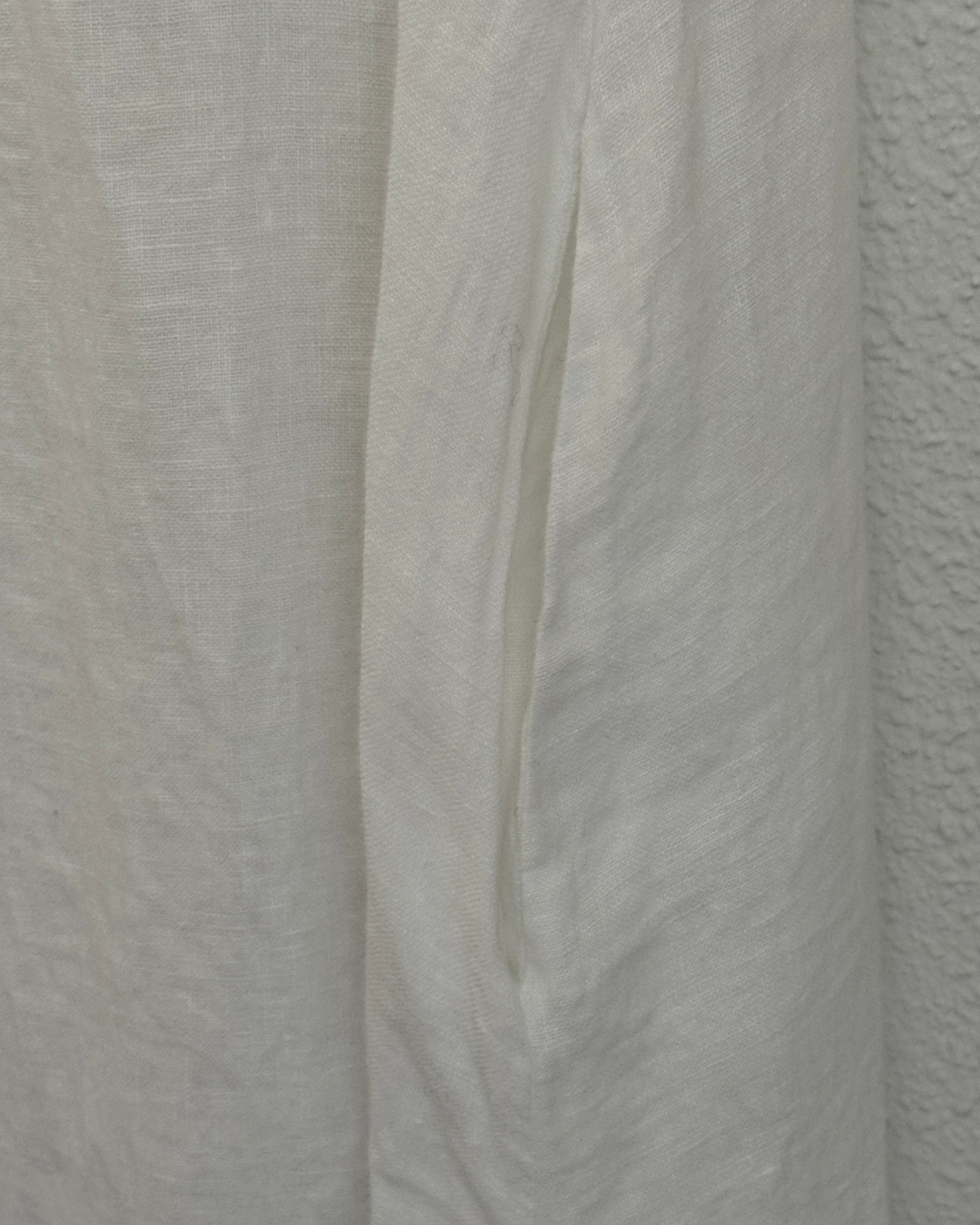 Robe en lin blanc évasée asymétrique col bénitier TU détail poche 