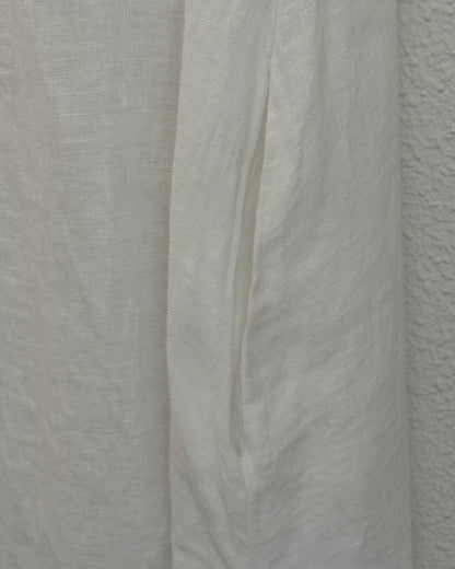 Robe en lin blanc évasée asymétrique col bénitier TU détail poche 