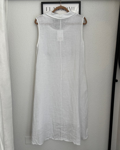 Robe en lin blanc évasée asymétrique col bénitier TU dos sur cintre
