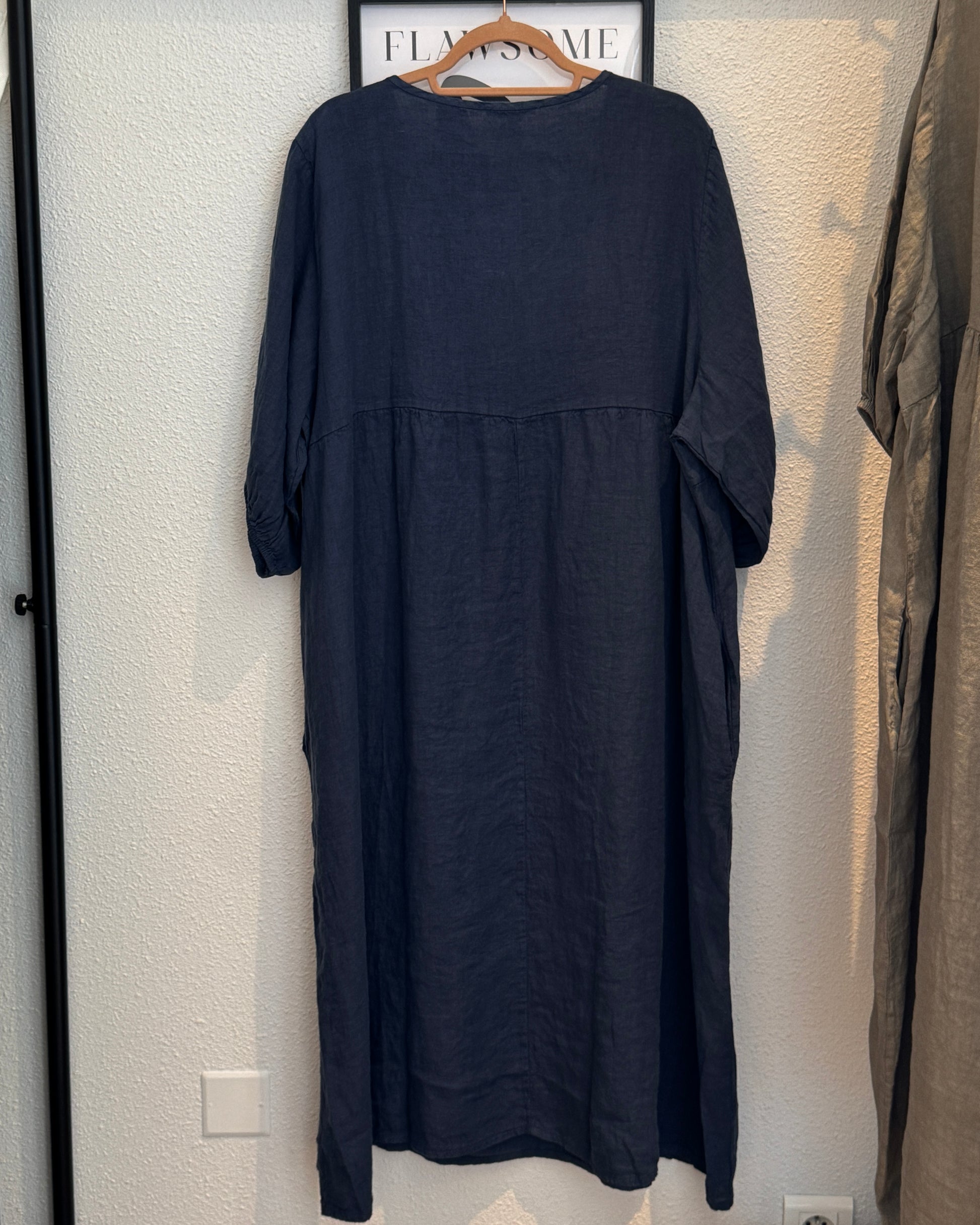 Robe en lin marine oversize dos