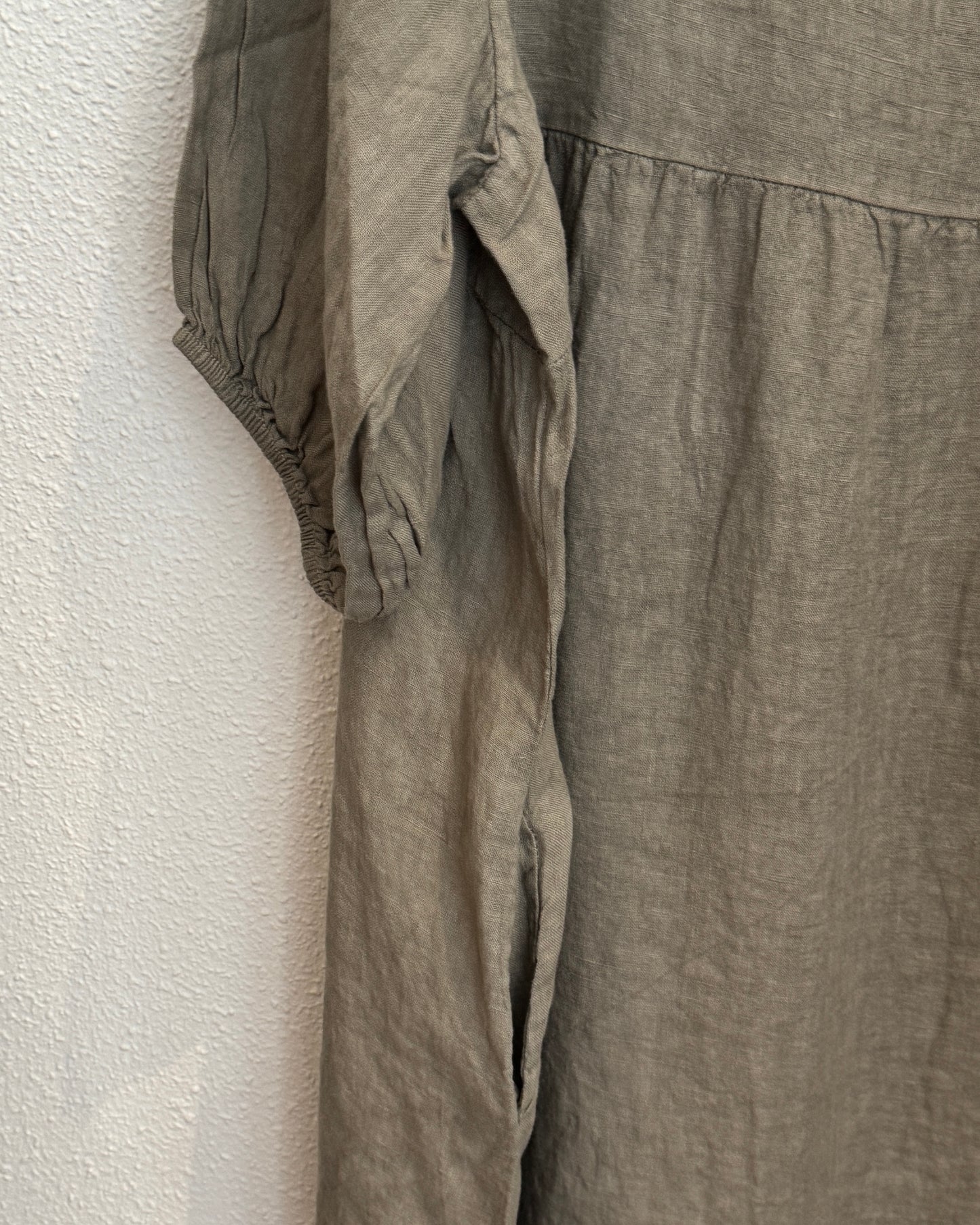 Robe en lin taupe oversize détails