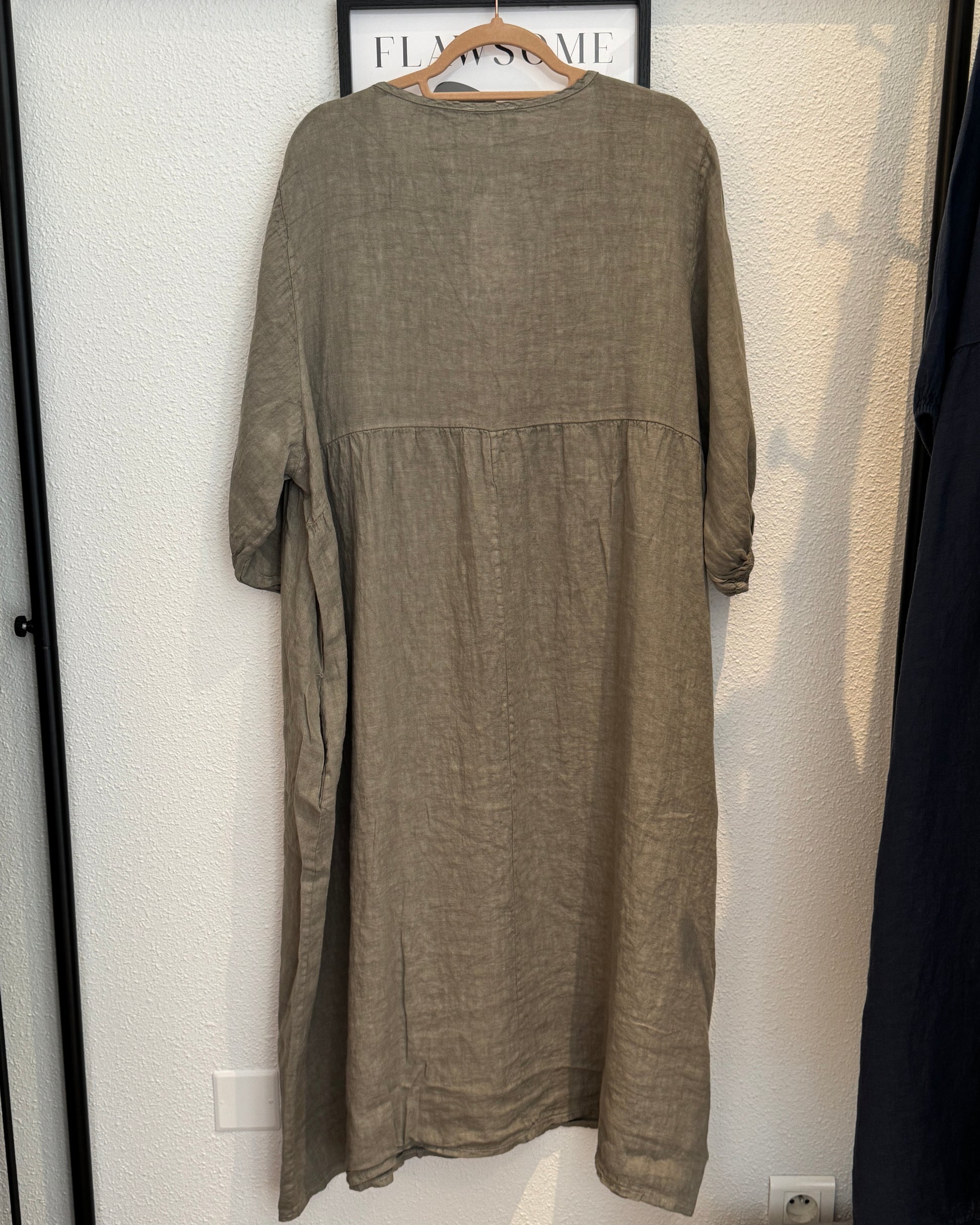 Robe en lin taupe oversize dos
