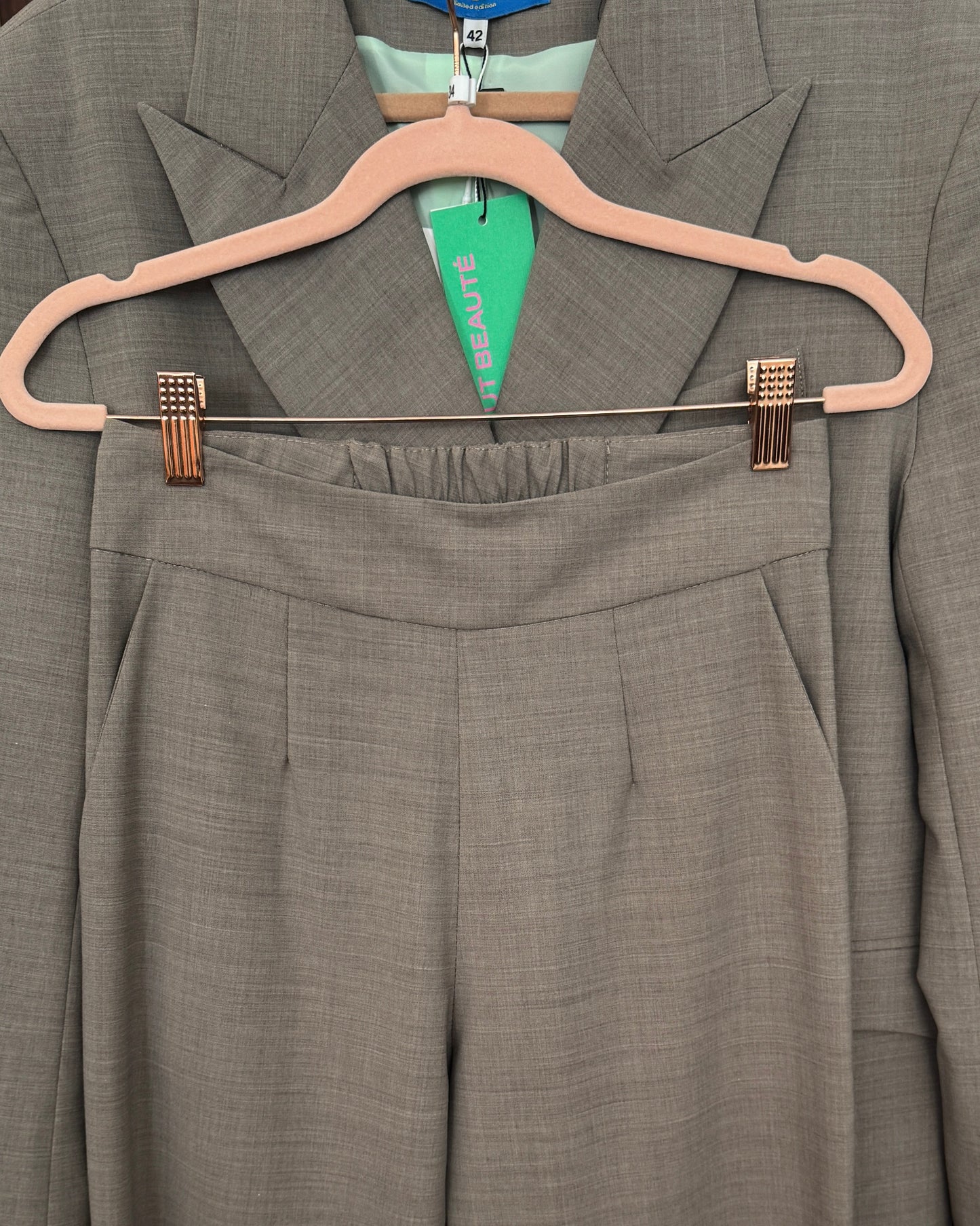 Veste beige gris - the dandy uniform - Salut Beauté set  bis