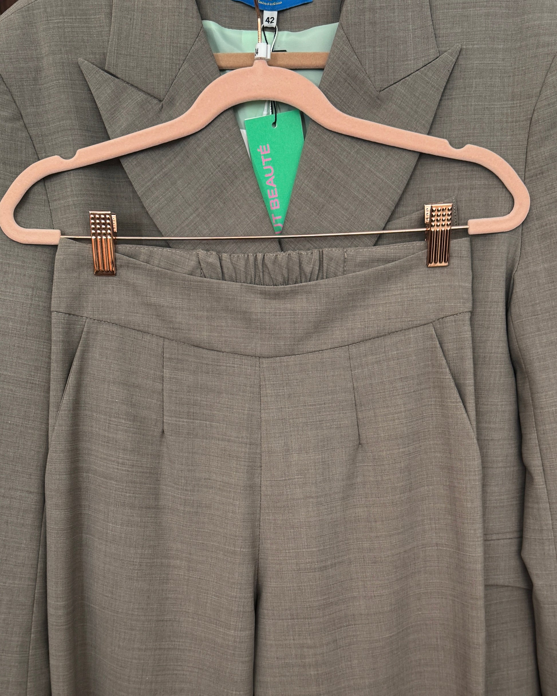 Veste beige gris - the dandy uniform - Salut Beauté set  bis