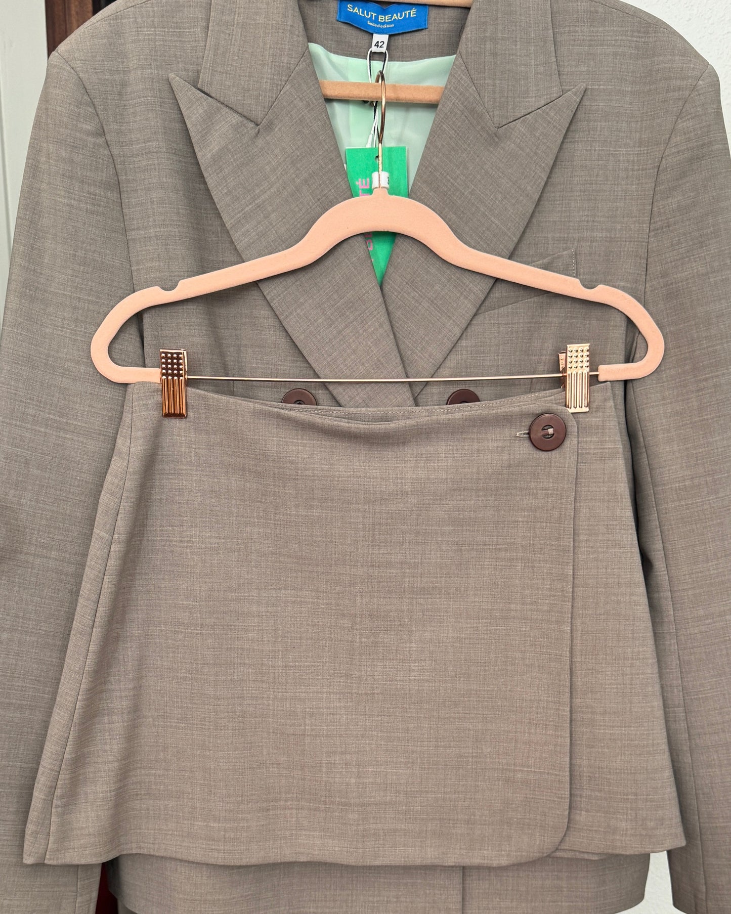 Veste beige gris - the dandy uniform - Salut Beauté set  jupe