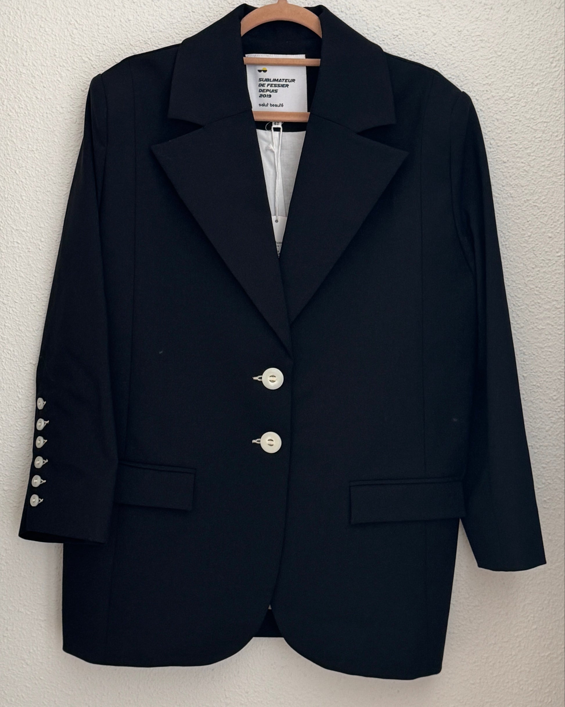 Veste noir - the boss uniform - Salut Beauté