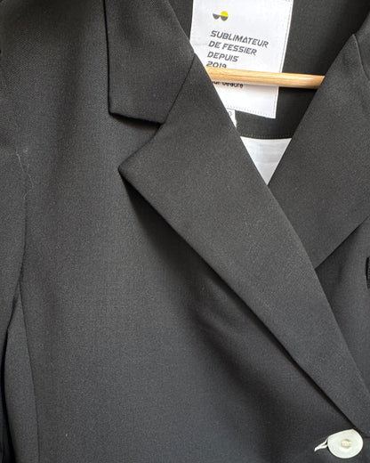 Veste_noire_-_the_air_uniform_-_Salut_Beauté détails col