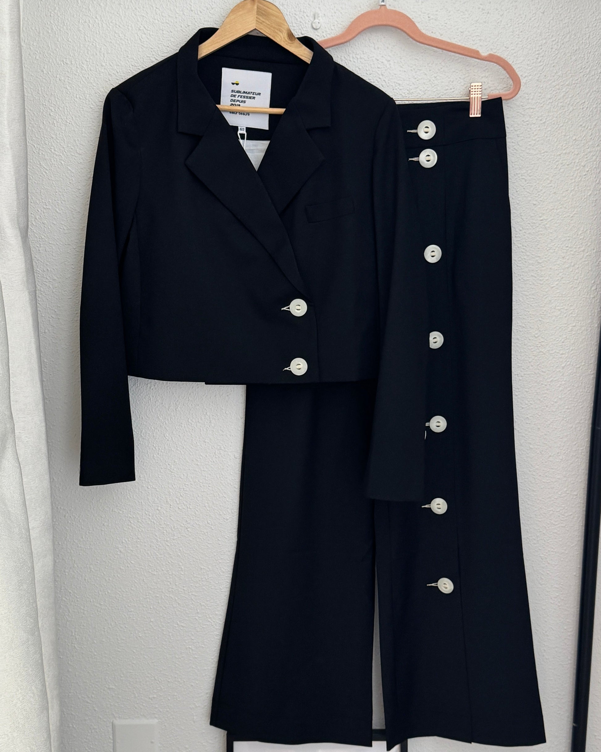 Veste_noire_-_the_air_uniform_-_Salut_Beauté ensemble