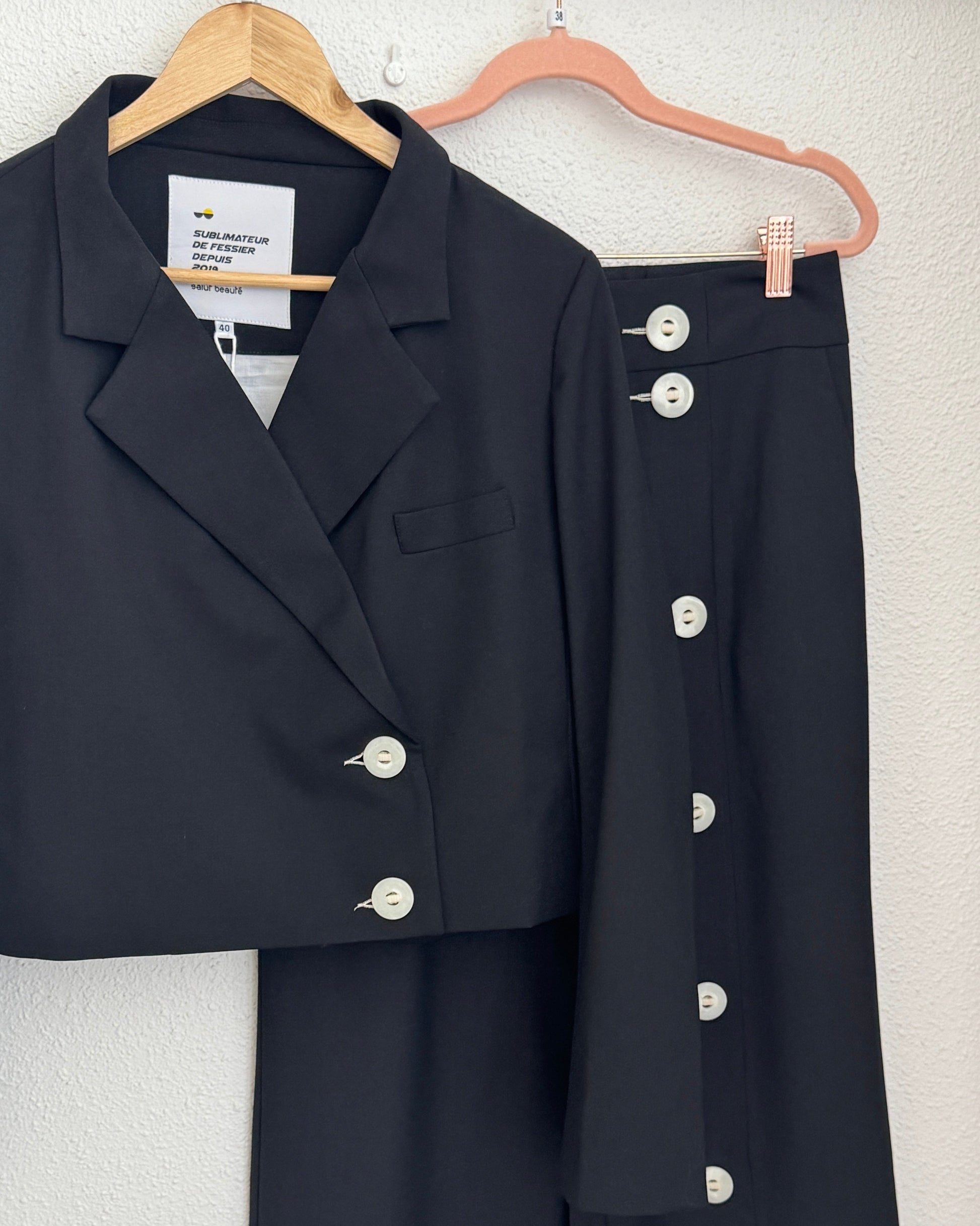 Veste_noire_-_the_air_uniform_-_Salut_Beauté ensemble détails